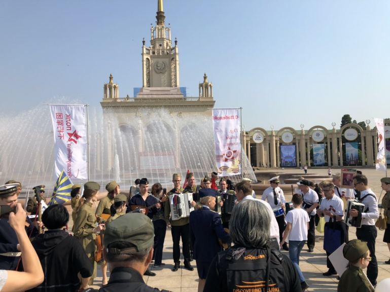 В Пекине прошло памятное шествие «Бессмертный полк»