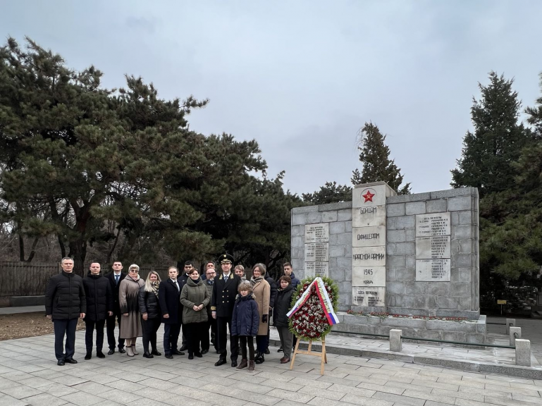 Возложение к мемориалу в Шэньяне
