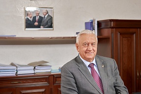 "В торговле с Китаем и Индией ЕАЭС стремится увеличивать долю расчетов в нацвалютах"