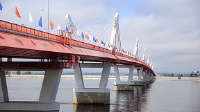 Россия и Китай открыли грузовое движение по международному автомобильному мосту через реку Амур 